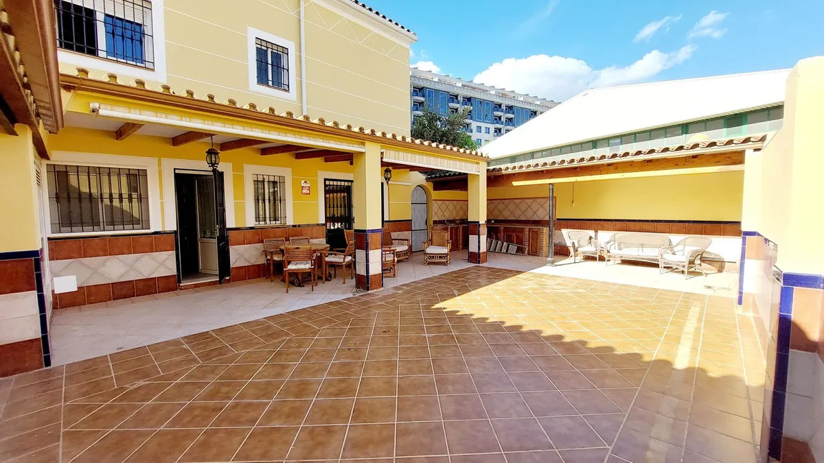 8acbd371-2bb1-40bb-a7f2-32a3674a2f8b