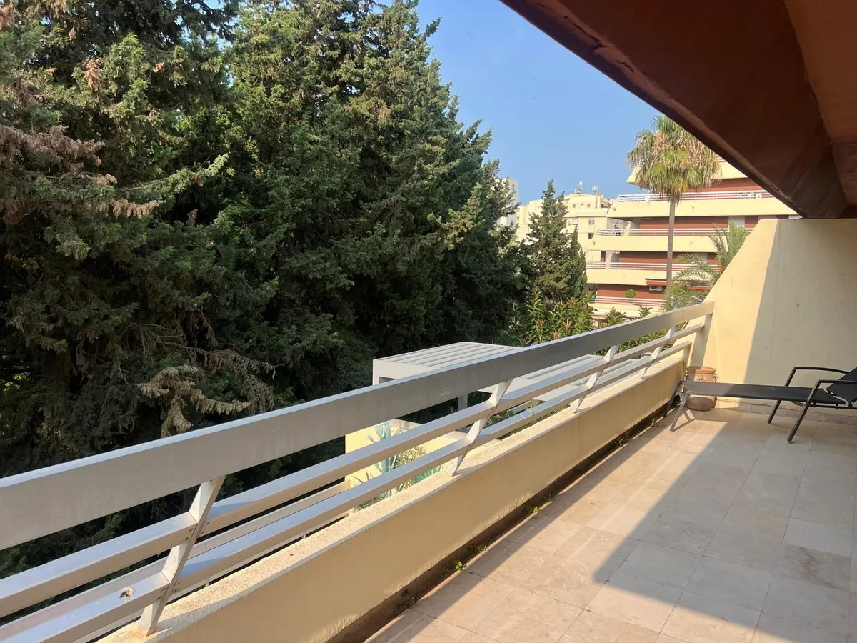 f9601328-84c8-436b-854b-8f8bd7907117