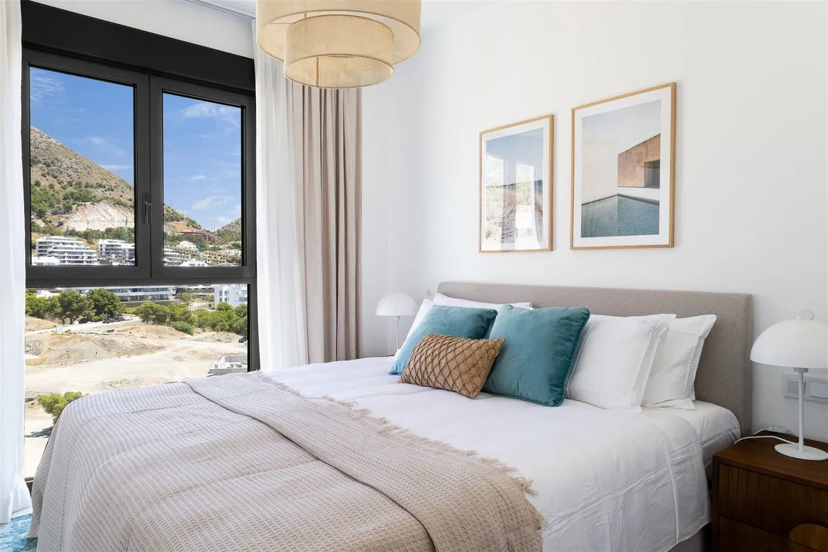 6e90a76b-4912-4179-8289-98fd56a1935b