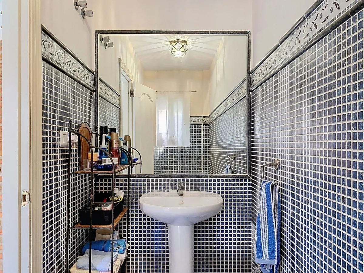 b74b3960-2611-49dc-ac21-9c30f1459378