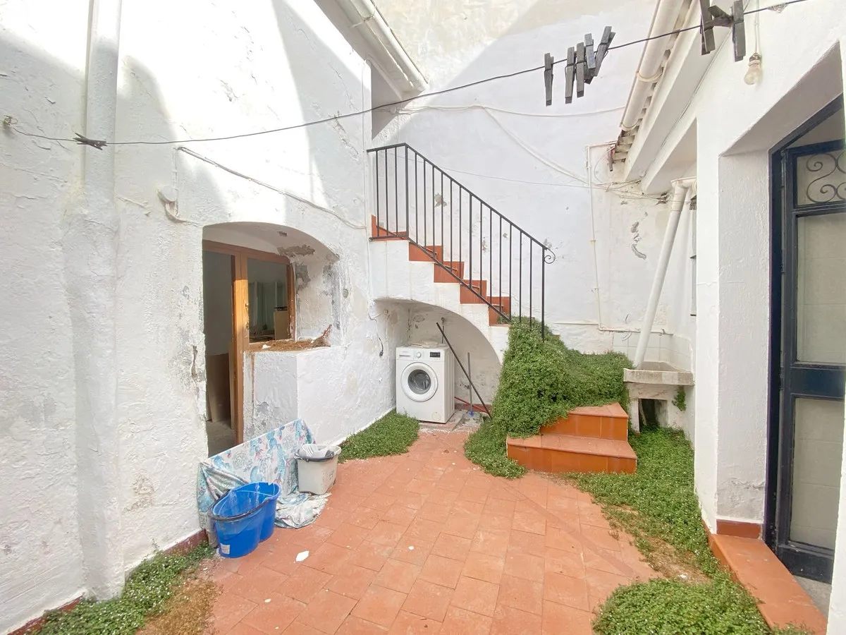 d6b3fe44-9f9b-43f2-a69a-f453ed4e205a