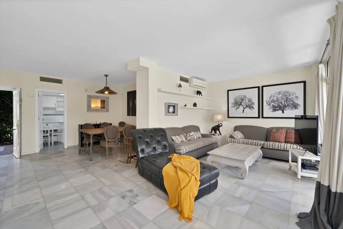 2a048d51-a5b8-4da3-b3bb-c876a63868cf