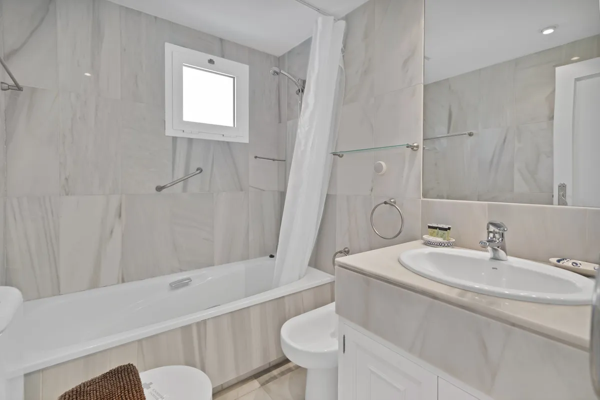 32e963c1-ce83-4863-bd14-64c842d8edcc