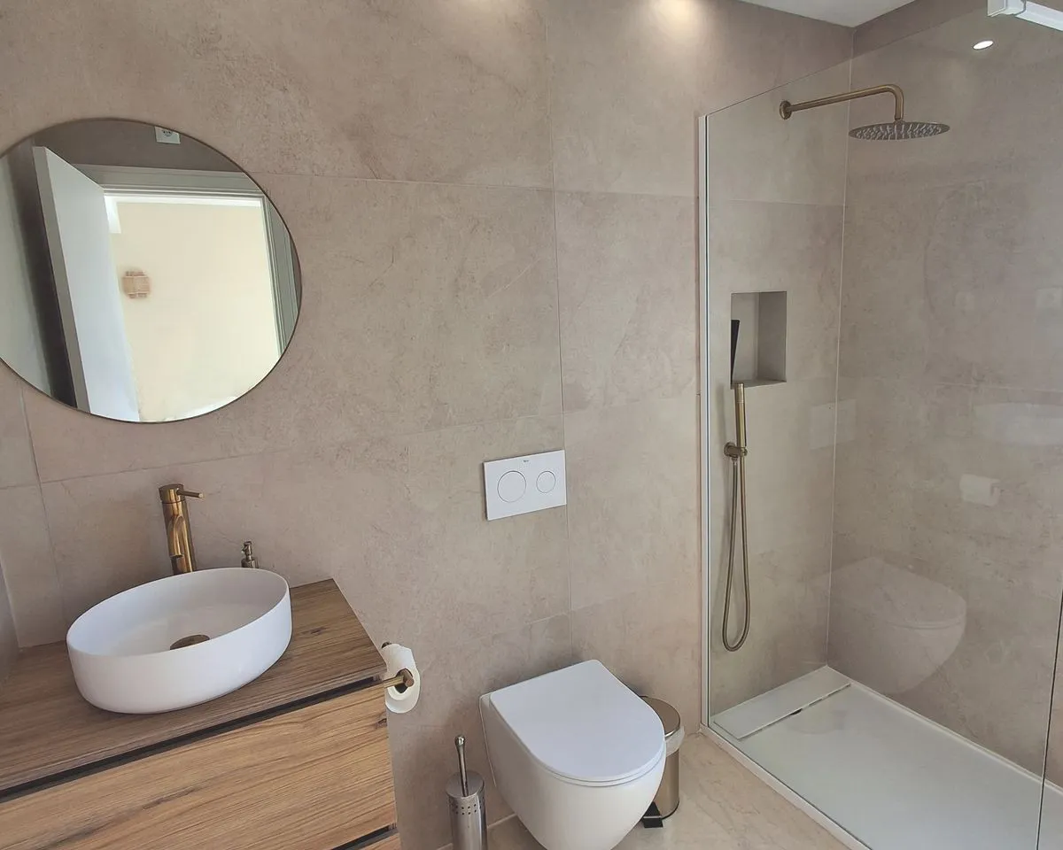 b9b8c2a8-b693-48d1-b37b-a10a4ef9e98f