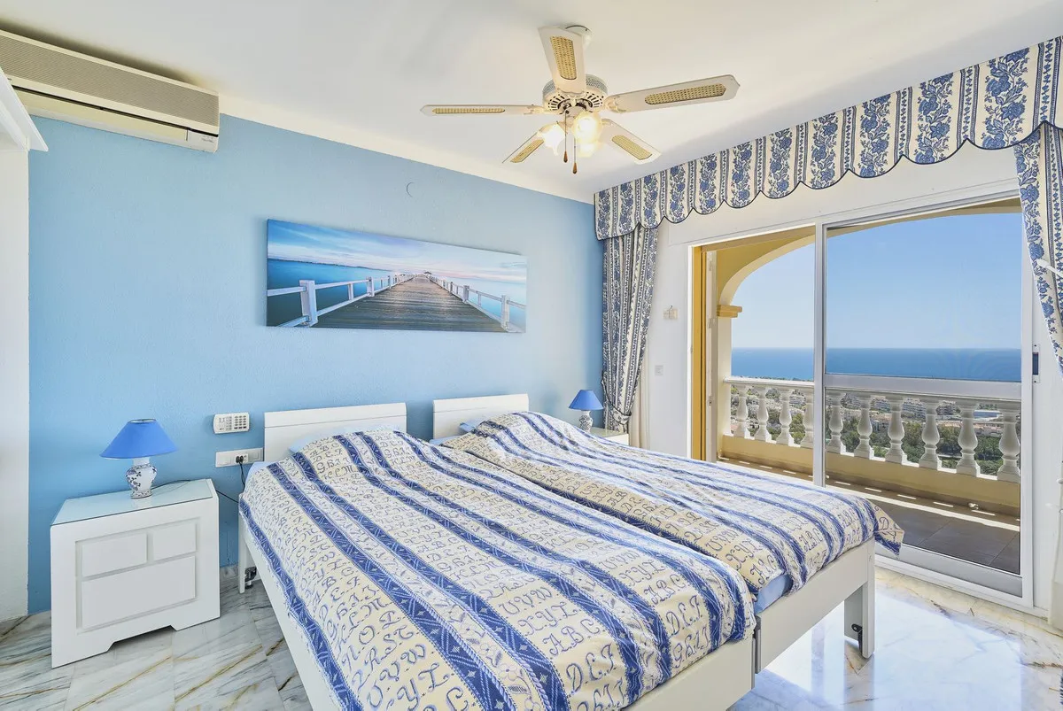 b8922ee9-b6e0-4ce8-8f15-def538ae4cae