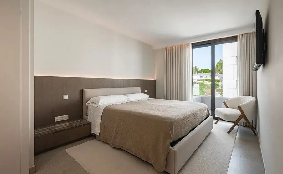 c1717b33-dac3-4d7b-8f6f-5609725f30c4