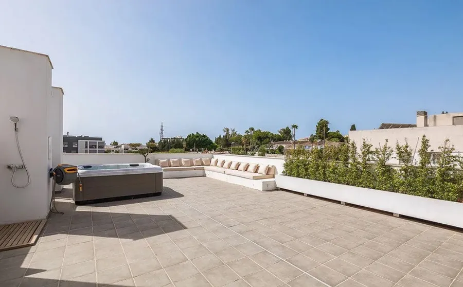 cdfb6ec4-3516-4f7a-b9a7-ebc14c72e443