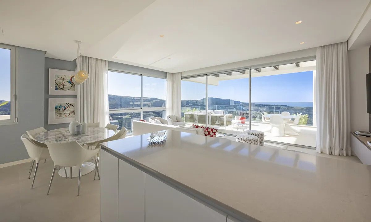 f5dcd681-4916-4a2e-8e68-1b12b83123ba