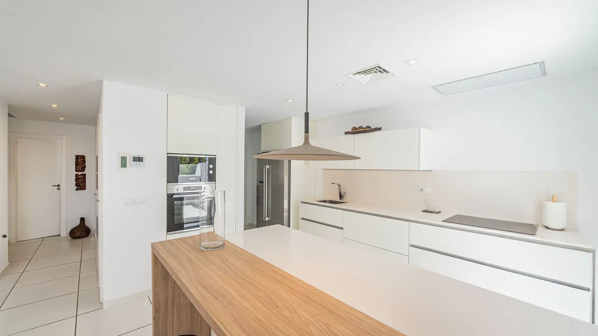 dce8aae3-b28c-4c15-a70b-54695c430244