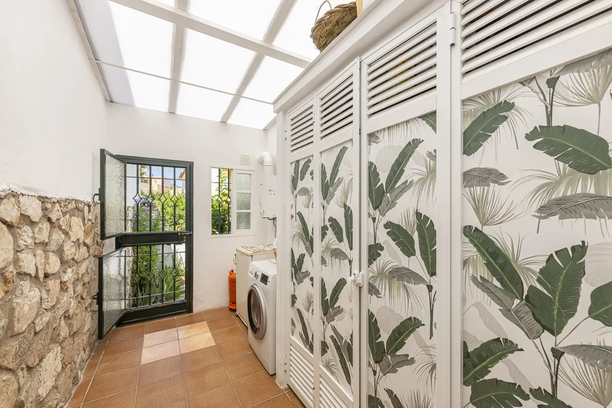 d98f33ac-3b8d-4dfd-9167-581935e3981c