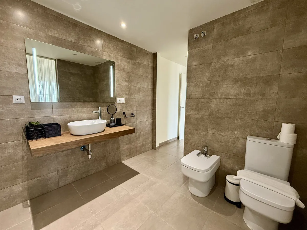 fe285f46-3c1c-4b70-9b78-53040c26eab8