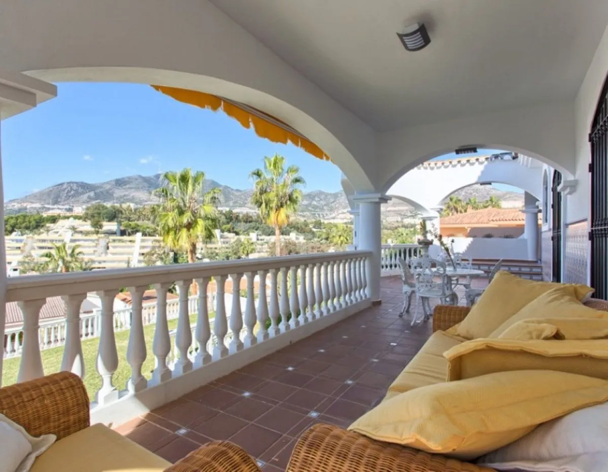 214a075a-4079-4d2a-acf5-3e31d76b516e