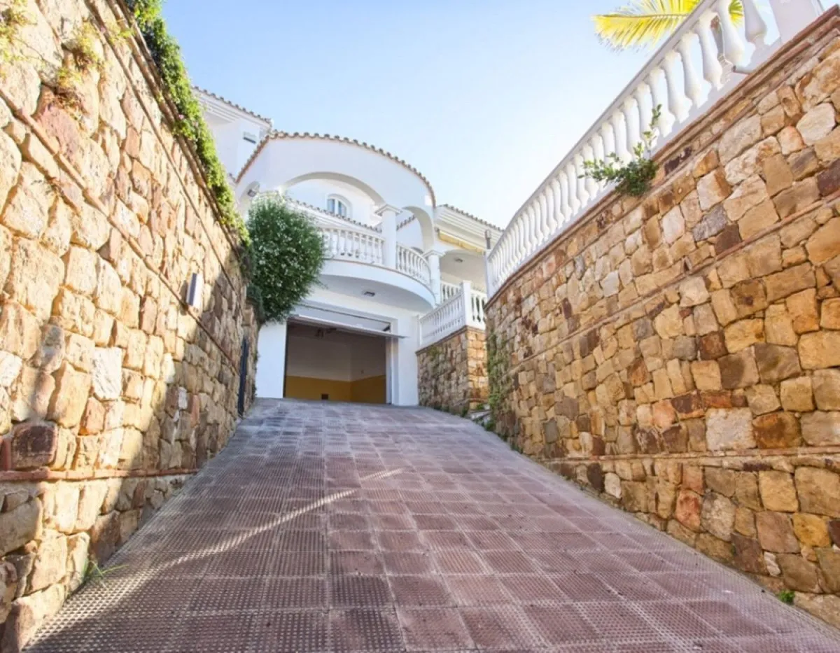 b6301982-bc1c-433e-b01e-39c8c608425e