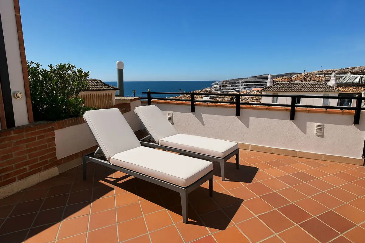 02c8c8df-26ea-4b08-bb69-ea0926bf124e