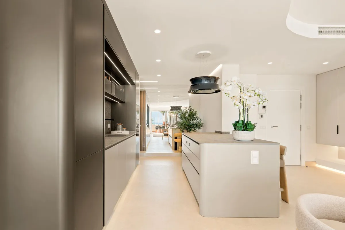 16cd8910-3a9b-482a-98de-f19fdcd093fe