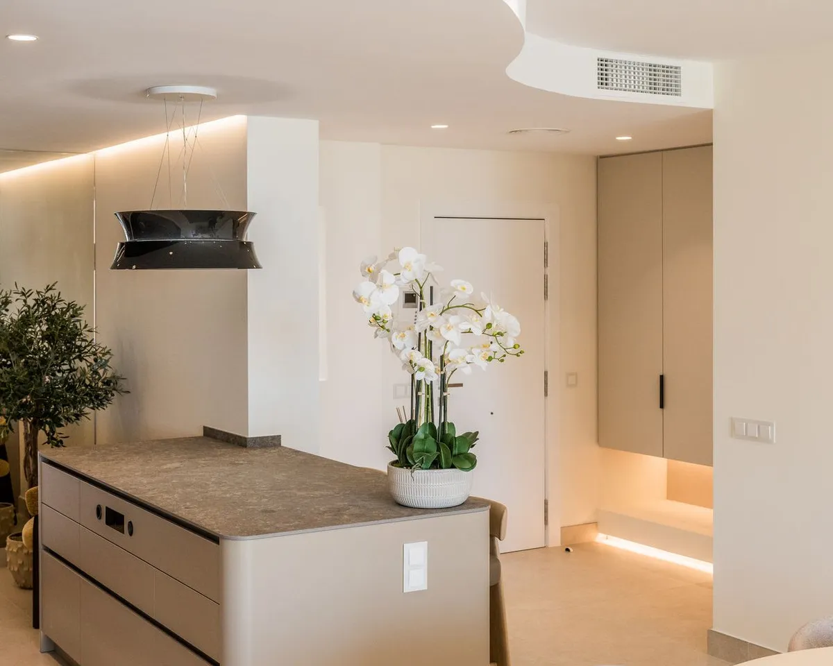 73e1ad8b-3650-43a2-b5cb-7b1981d8a618