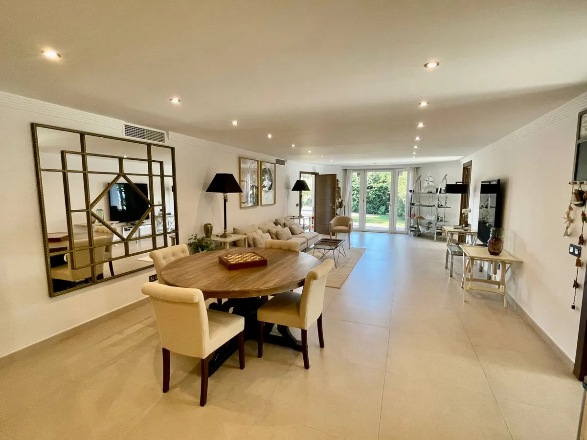 20a250cc-4dec-4a77-b9d6-4b67e3de875d