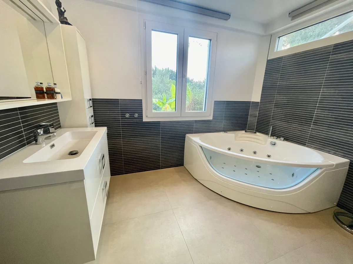 e9385346-3def-4ae6-9cec-a30b14415a6e