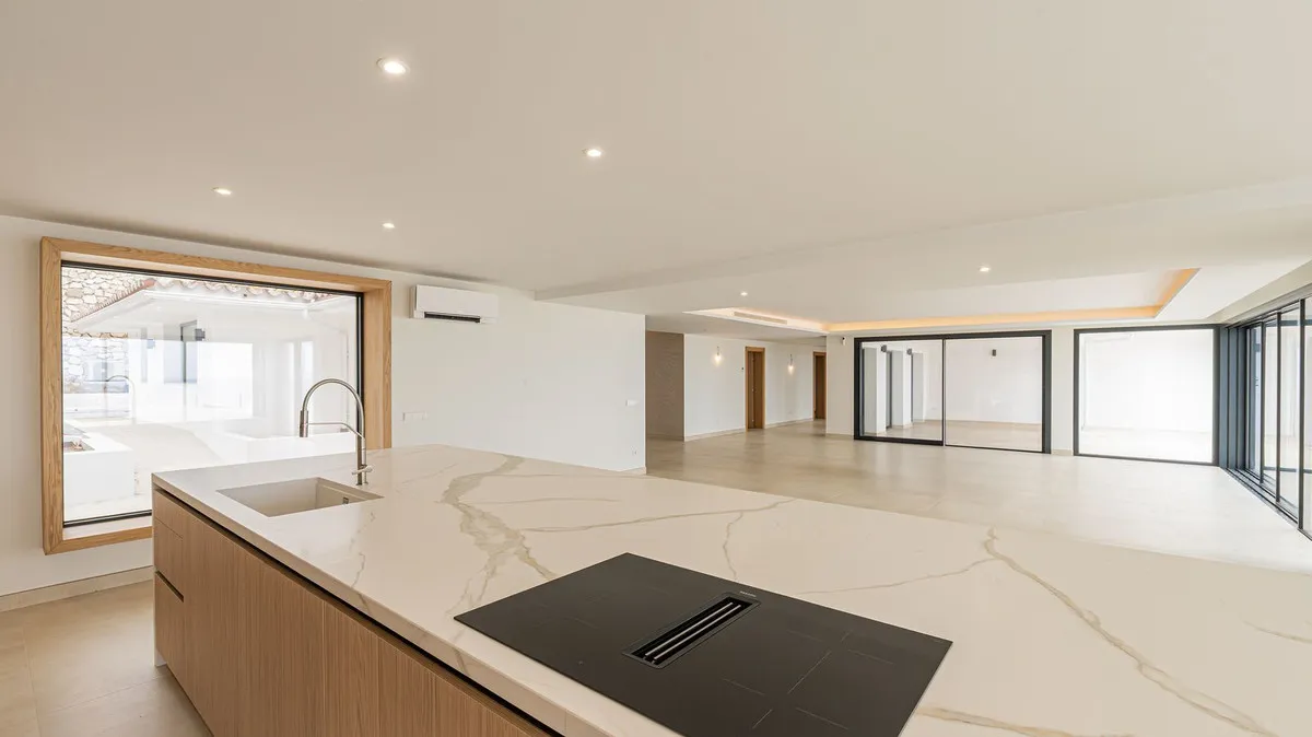 733ee029-5b0c-477e-9908-b5871cb252d4