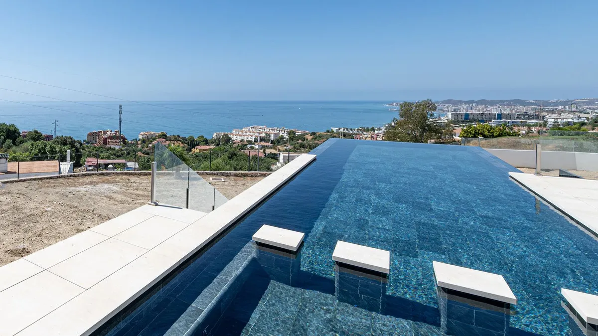 ea5301ac-9415-4022-a2c5-3ef98a59232b