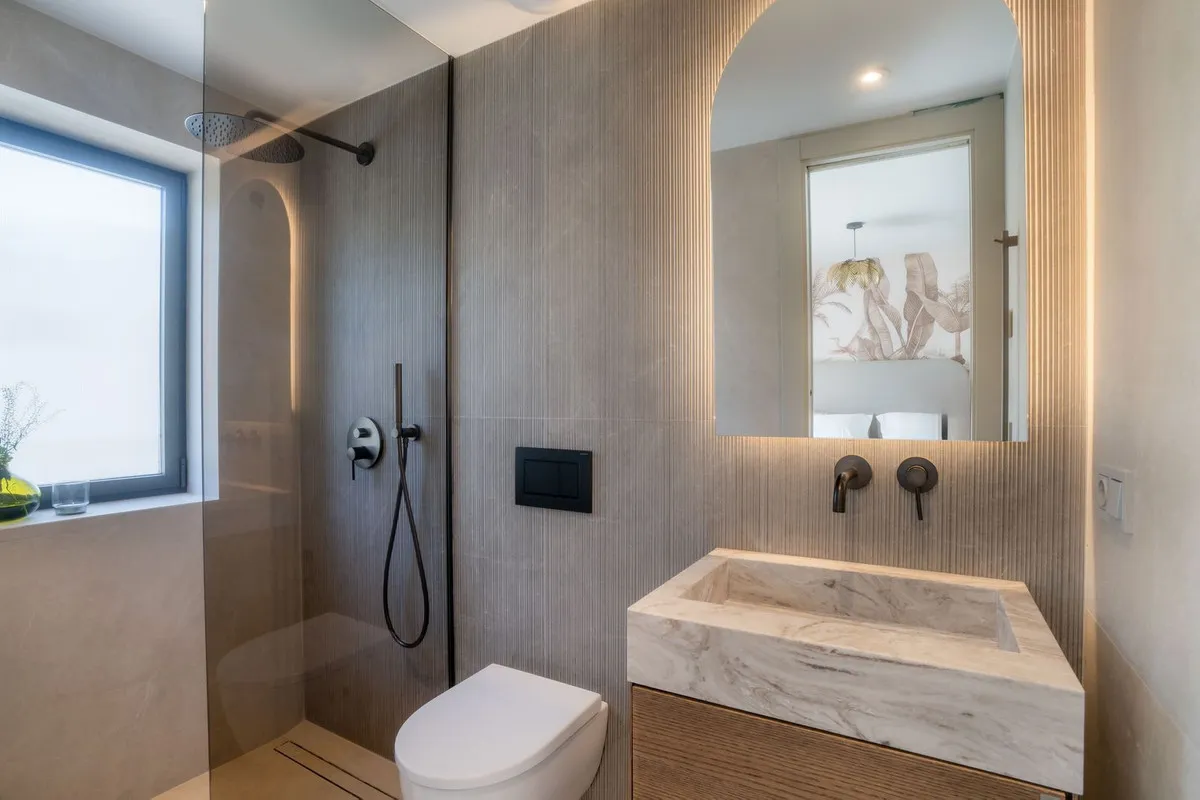 51137252-1d31-4193-8bba-041a78616c8c