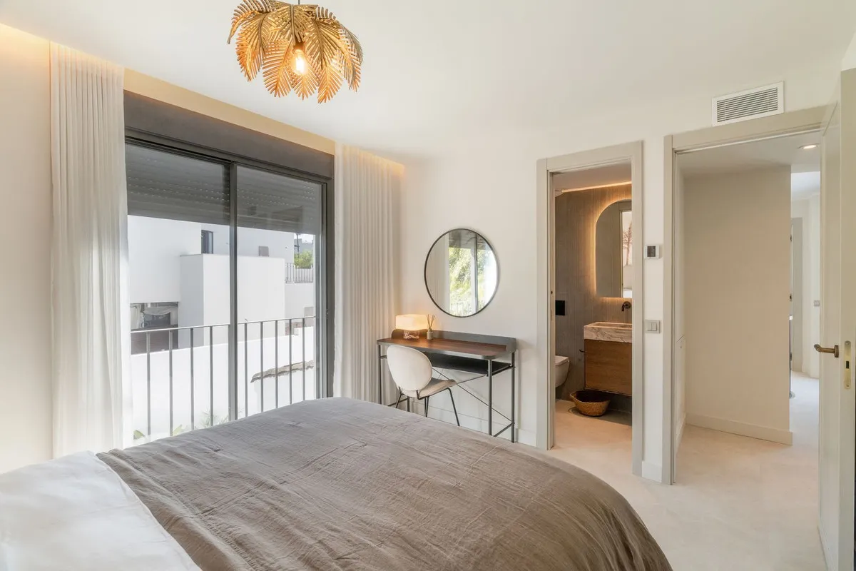 7a06062a-e104-450c-88d7-7eacdd6f422a