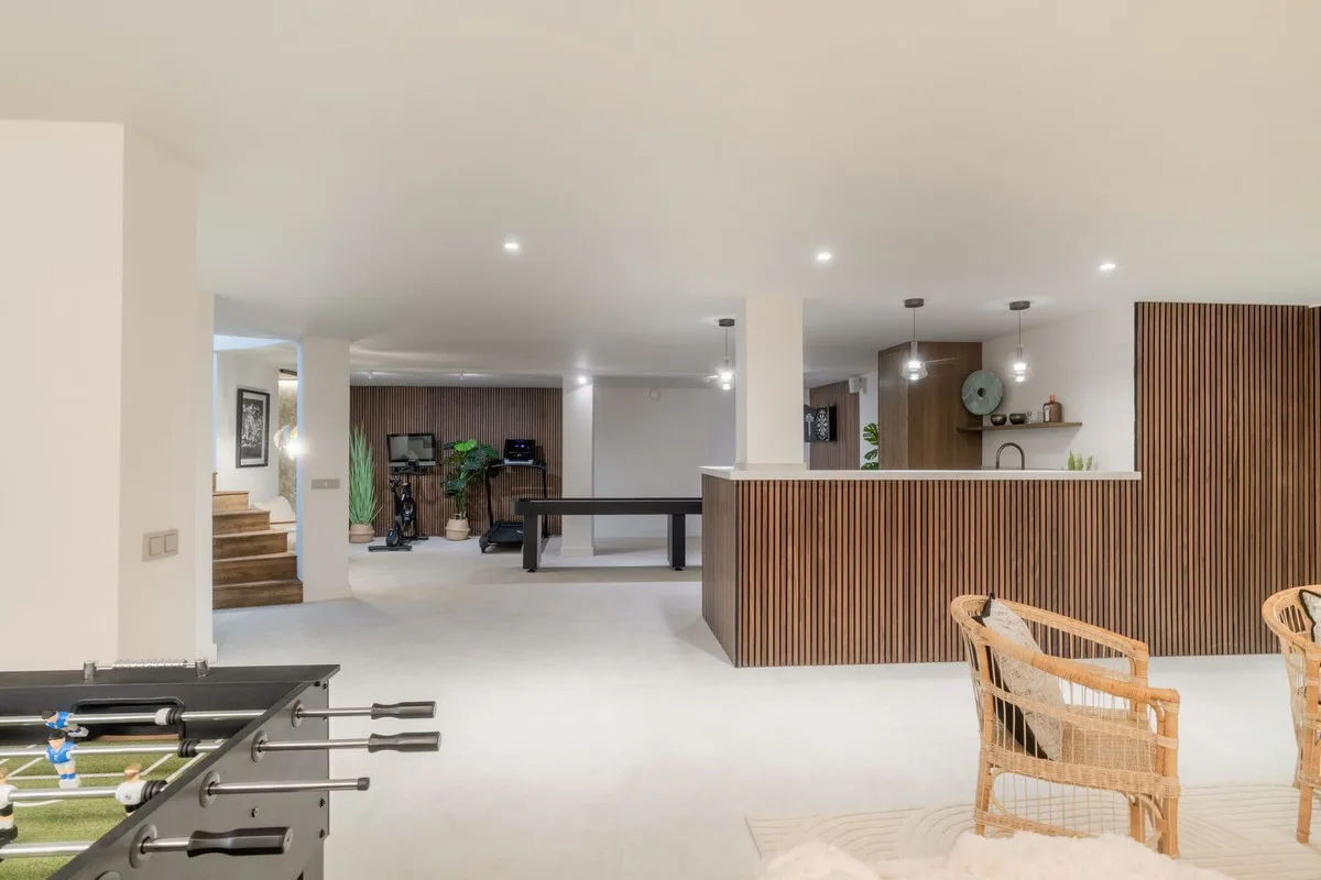 8fb6820a-fde1-4195-8a21-ce0f7025c9a5