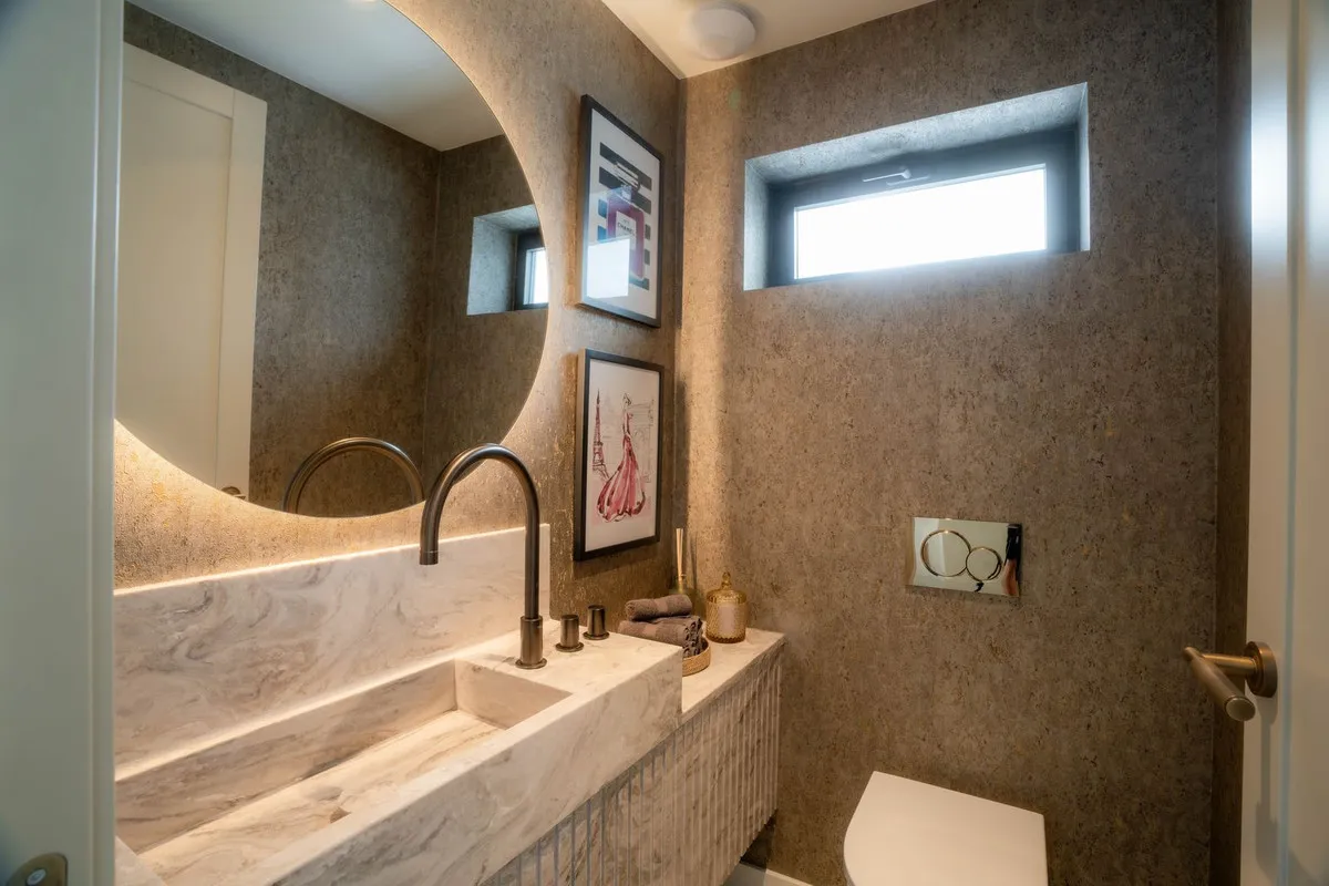 e24efd1b-a8ea-41c1-9fa2-0c3e5b2d26a9