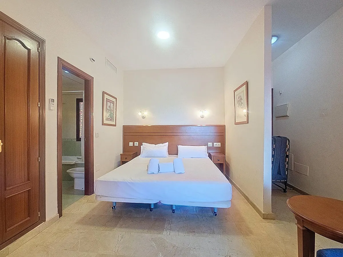 9a4196c5-7f81-45df-a6a1-d3908c972bac