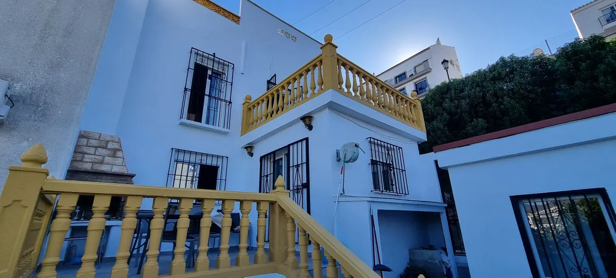 7cd263b4-6080-49c4-8386-03f0d1e63c82