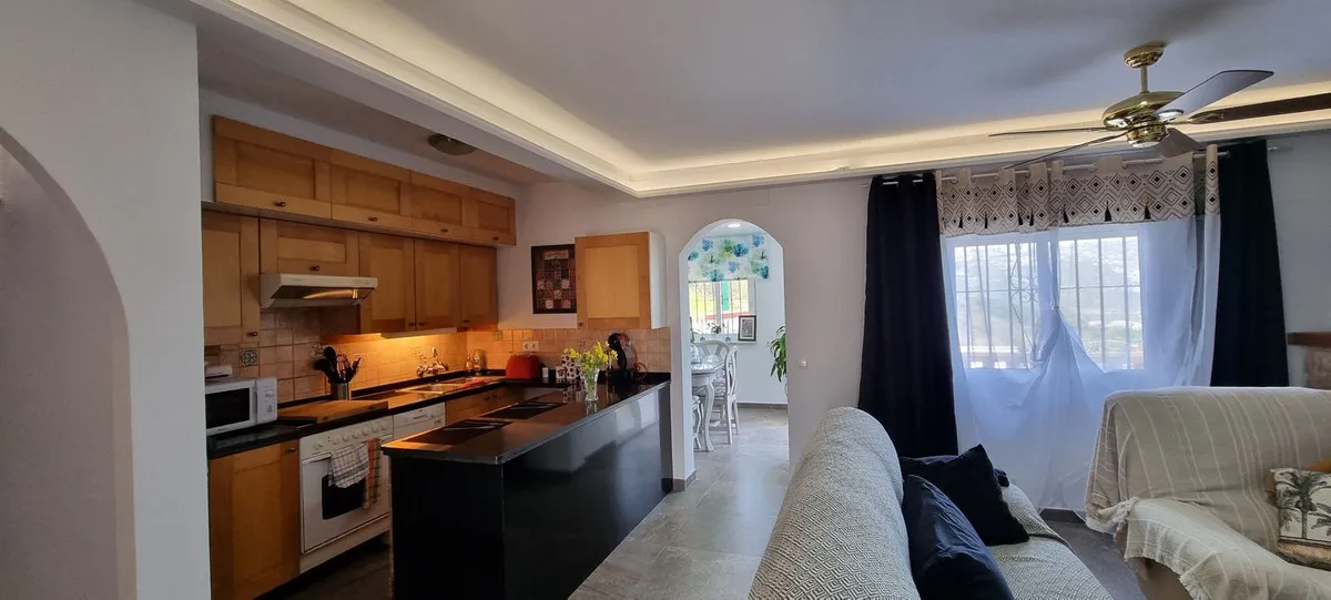 dff9b943-3a74-43af-9154-664ffd63f55c