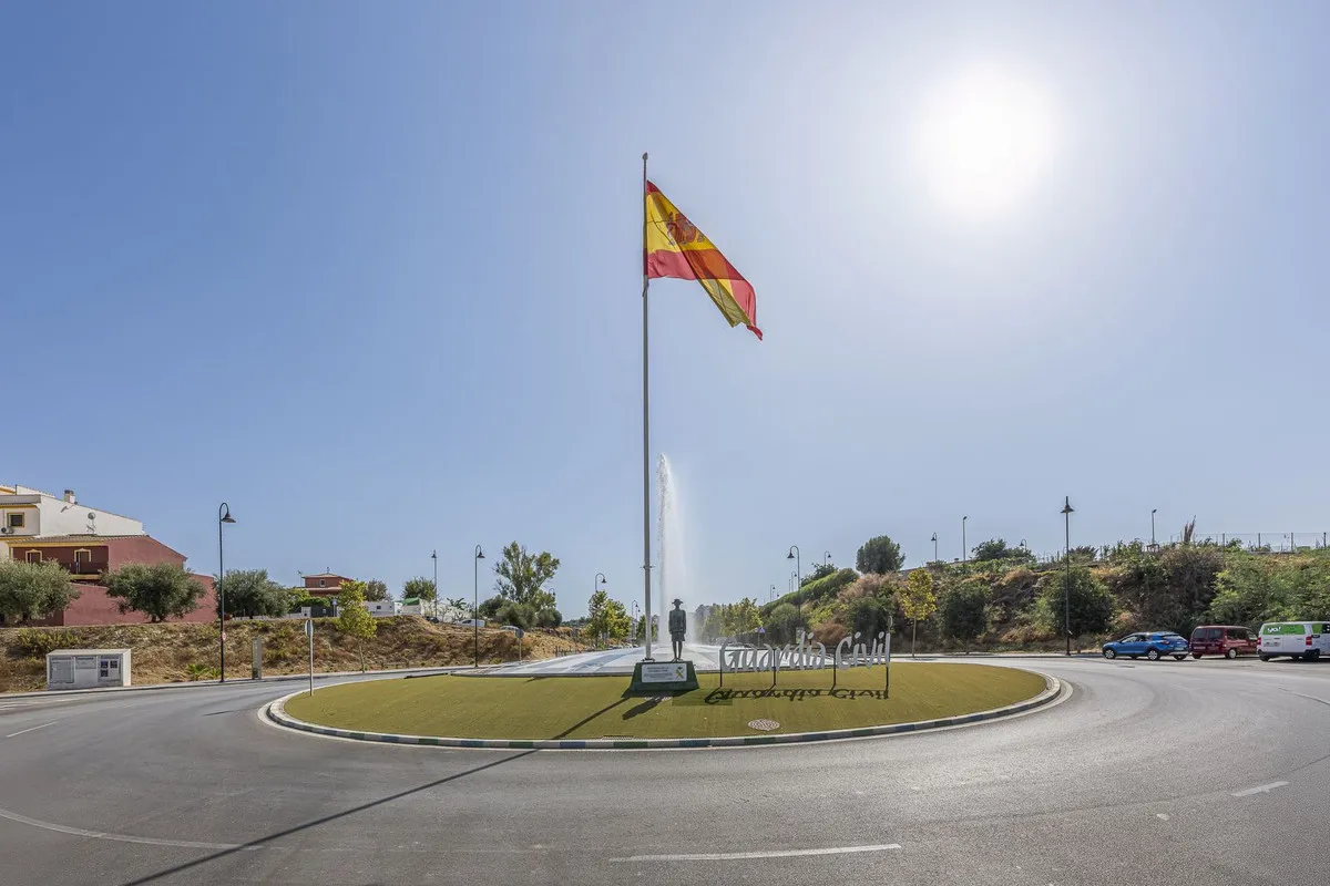 dfe046fd-8c88-4d5b-8cdd-d2955835b4d3