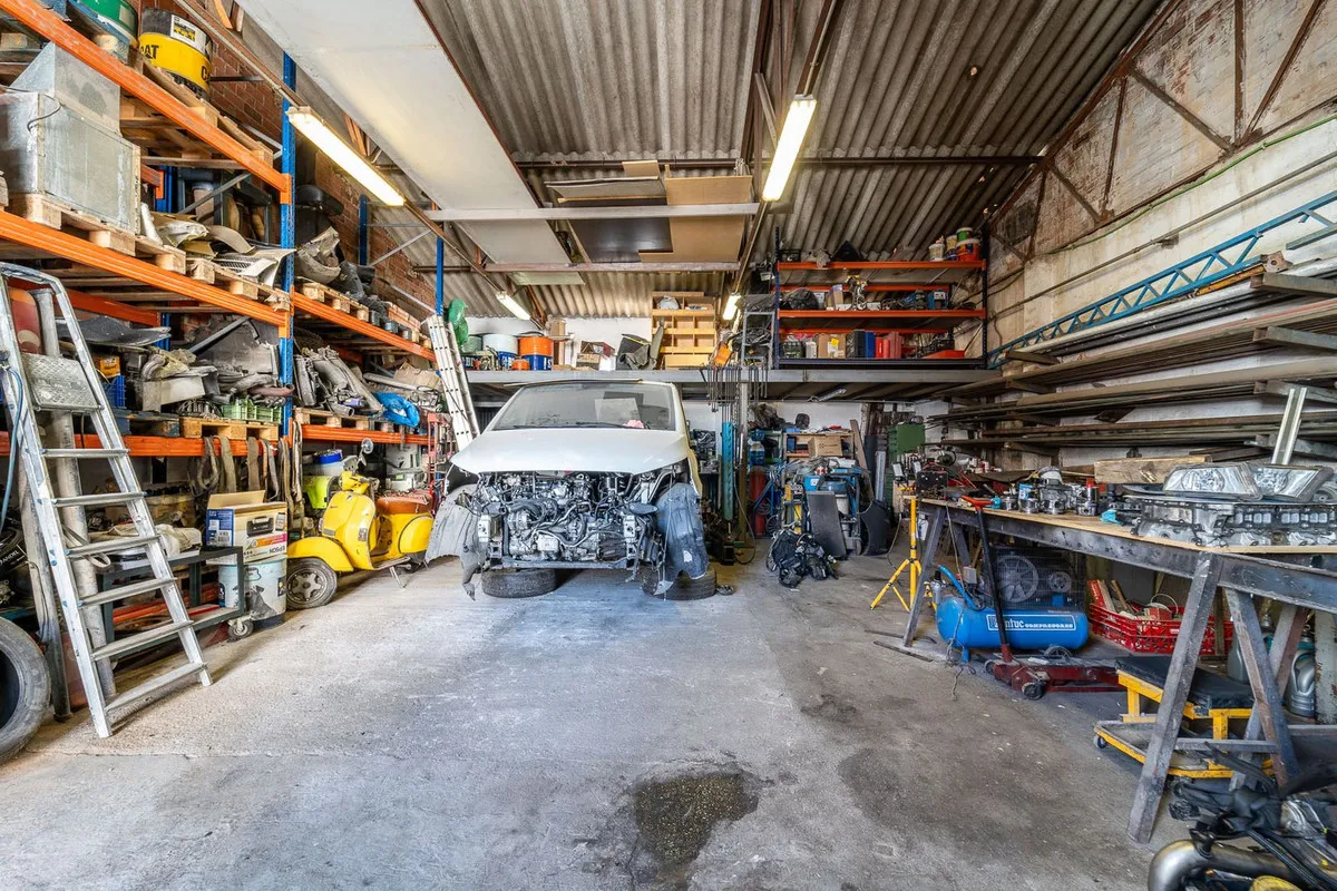 9c973f50-6b9b-4c45-a6f4-1297e7b0797b