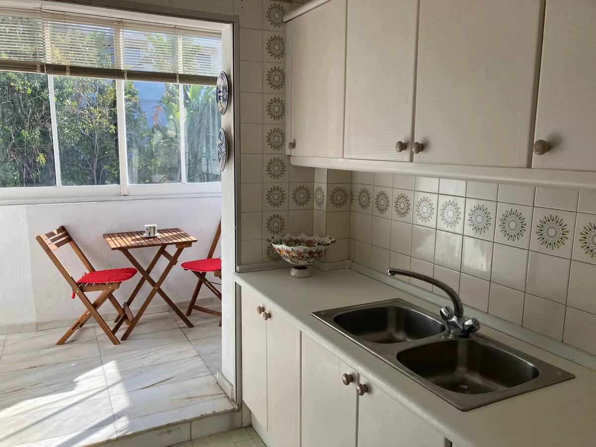 f6bbb8a9-a5f5-409b-8def-aa9eb7e71237