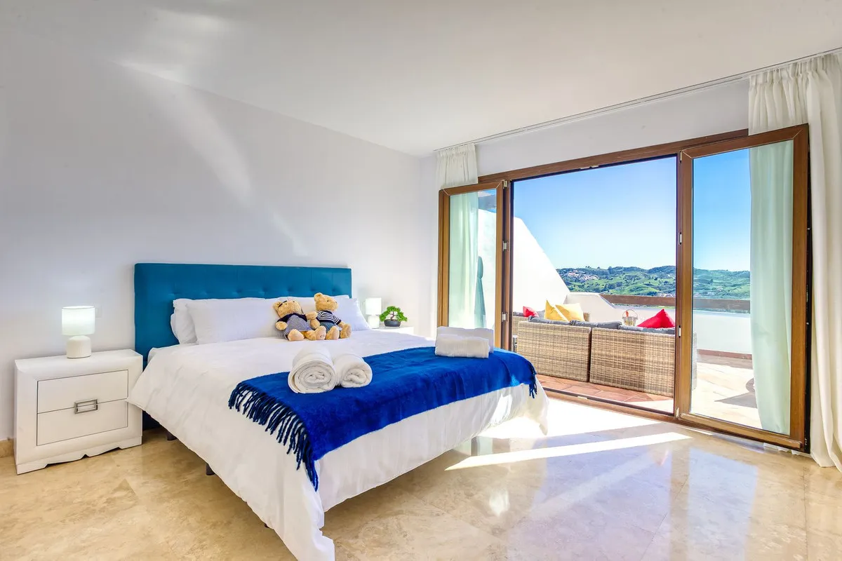 2d0c2fb3-d0c4-4004-bfb4-e6306524b459