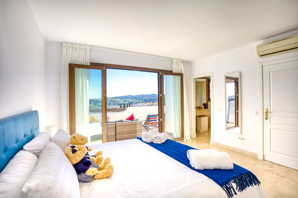 2eb69cc5-442e-44bb-9d15-0eecffdf6e63