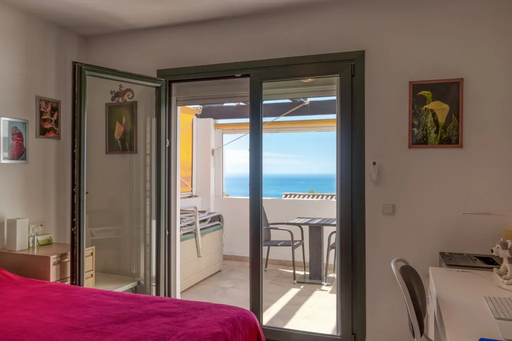 7f56edc3-8bde-490c-bd32-7f7ccdb8a282