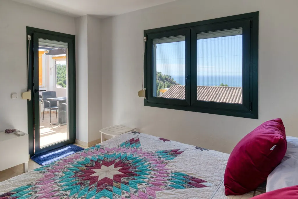 c38c4128-774e-46c1-9e9a-355a4e9cc496