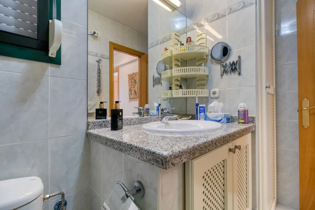 d9eb57ff-f0e3-43a8-8661-bd2b267c017c