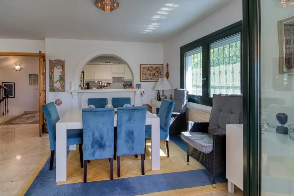 fd73e697-1280-4e44-b8c5-f765ee25d216