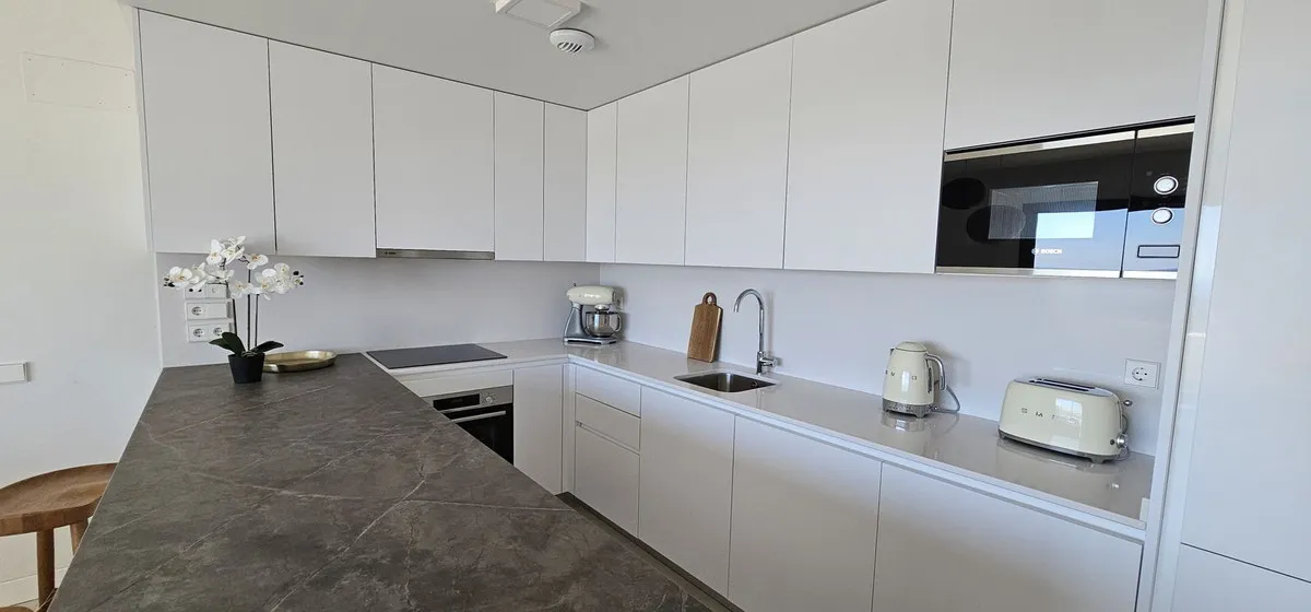 5f403aa2-1d30-4e40-b43d-5096043bea83