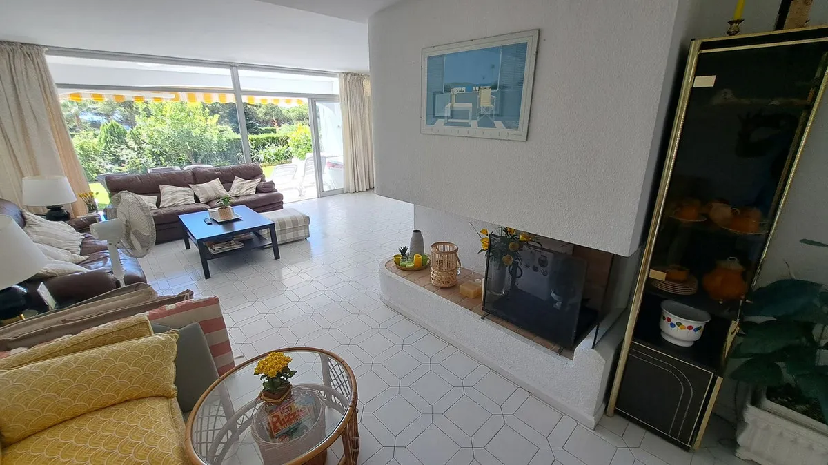 804a81bb-7d9d-4007-8b0b-5042e45a3653