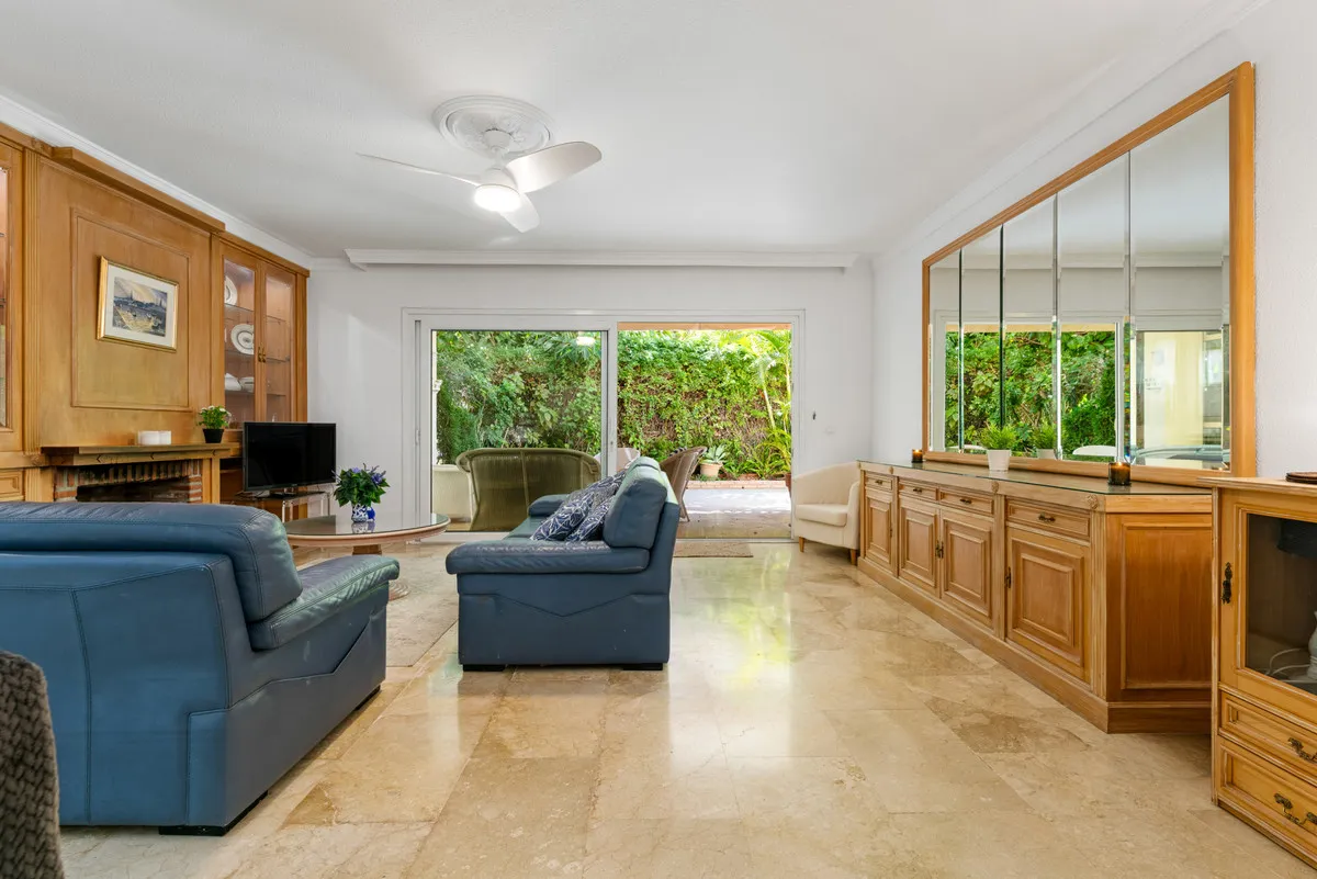 6c5b6f0e-1aa7-4a26-b0a2-b52d6fc21f41