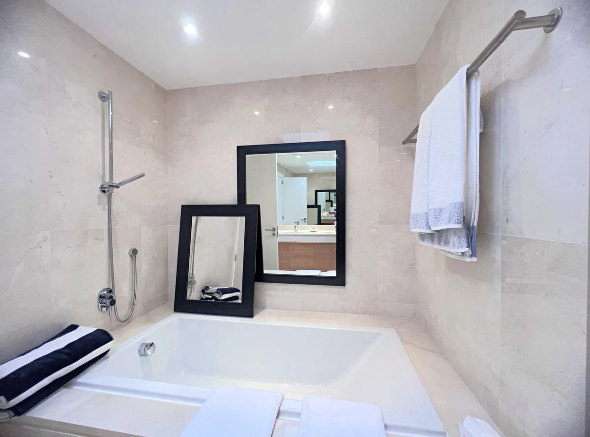 76d84807-8cbd-4661-b1a5-83a533f7fdb1