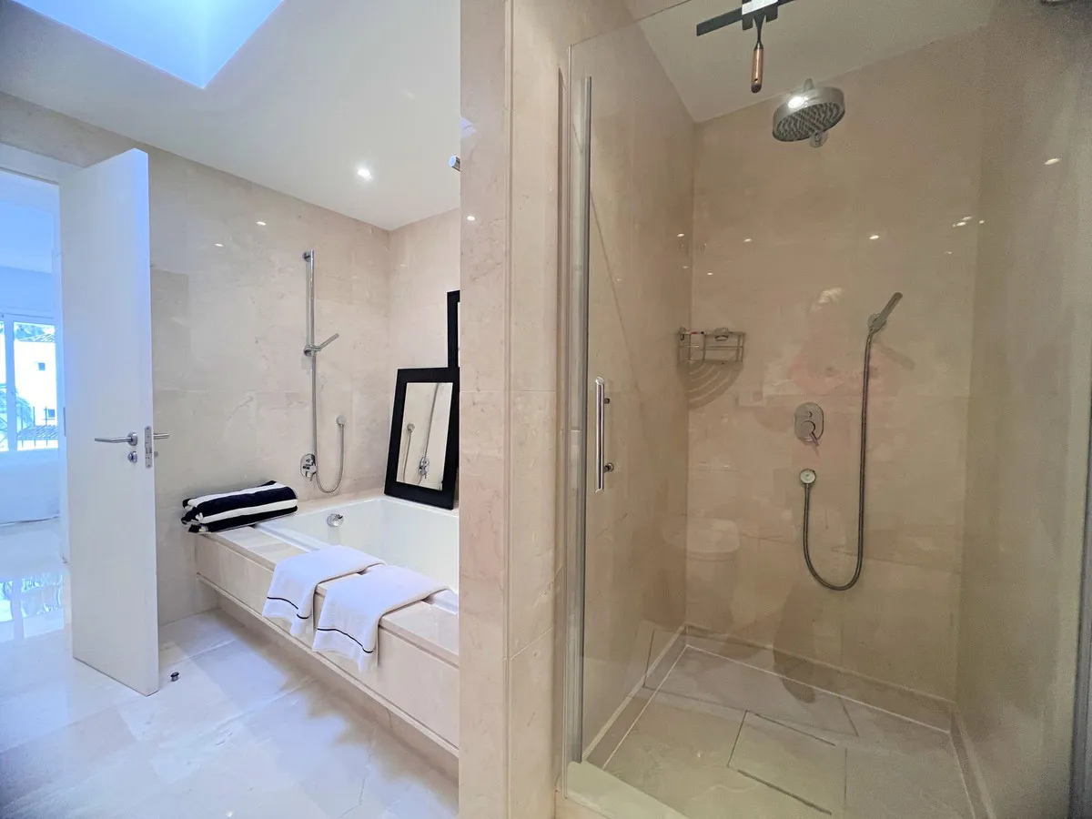 b1058f1b-dc5d-41be-a8de-37720ee4a866