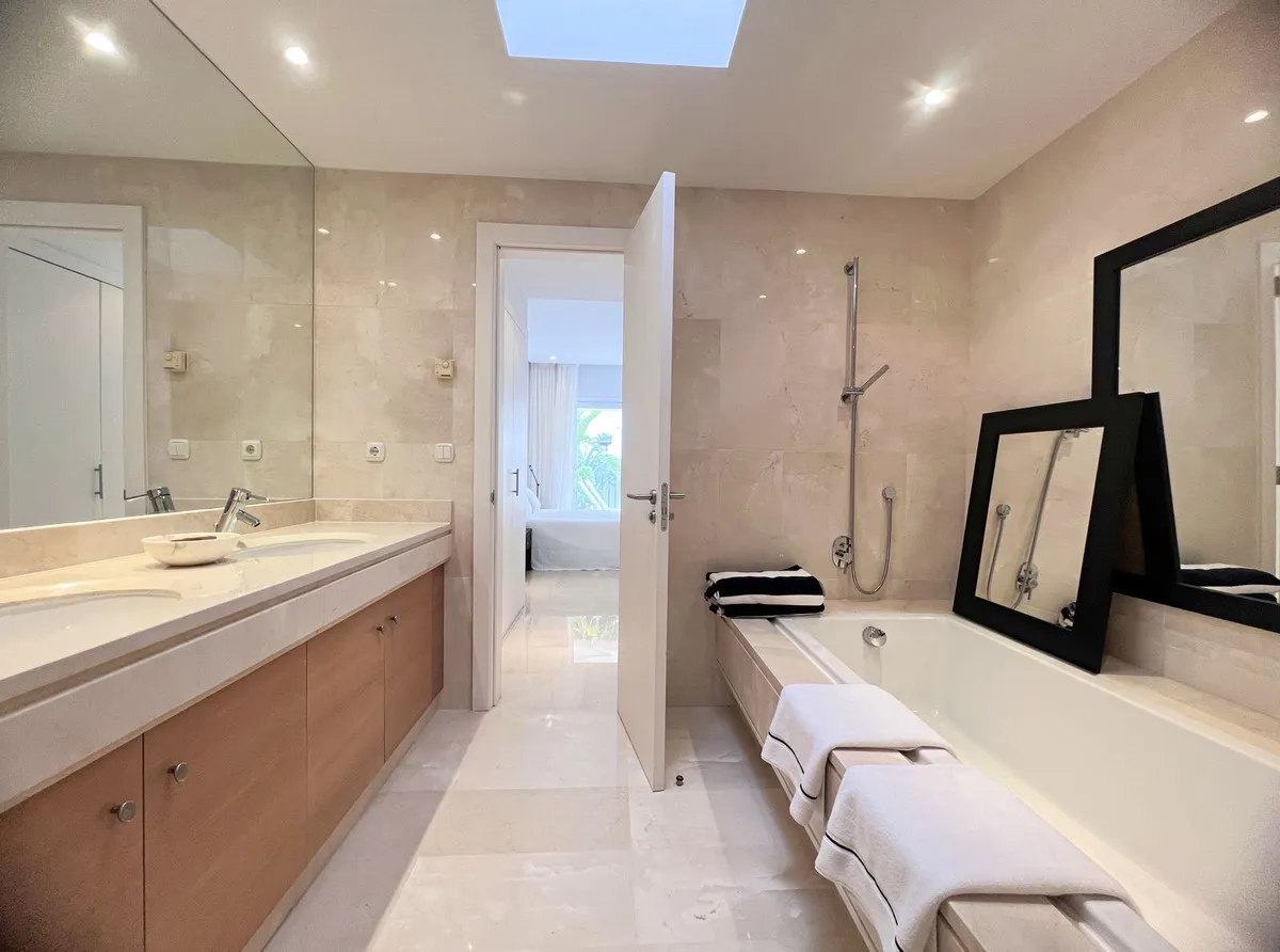 d3c77f28-2d5c-440d-9476-36c19f56ade8