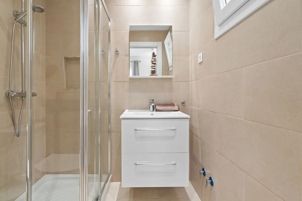 1eb43548-5e47-43b8-abd3-ccf7bf468f12