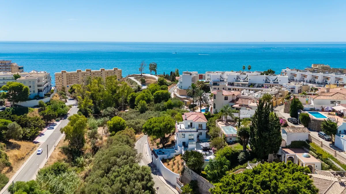 51b93ca6-b454-450b-9f45-0c2cd6880cb0