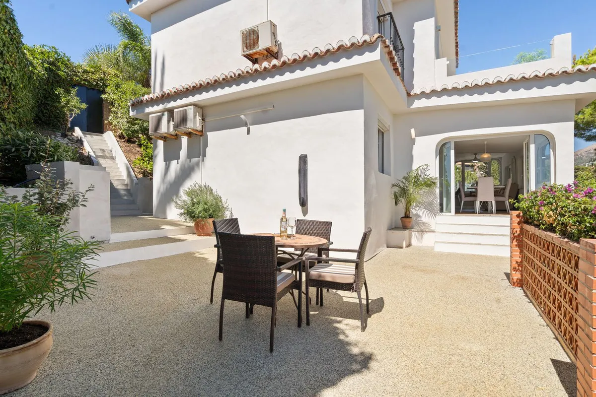 775d7a42-8854-491c-b5c4-a465ee42cc4e