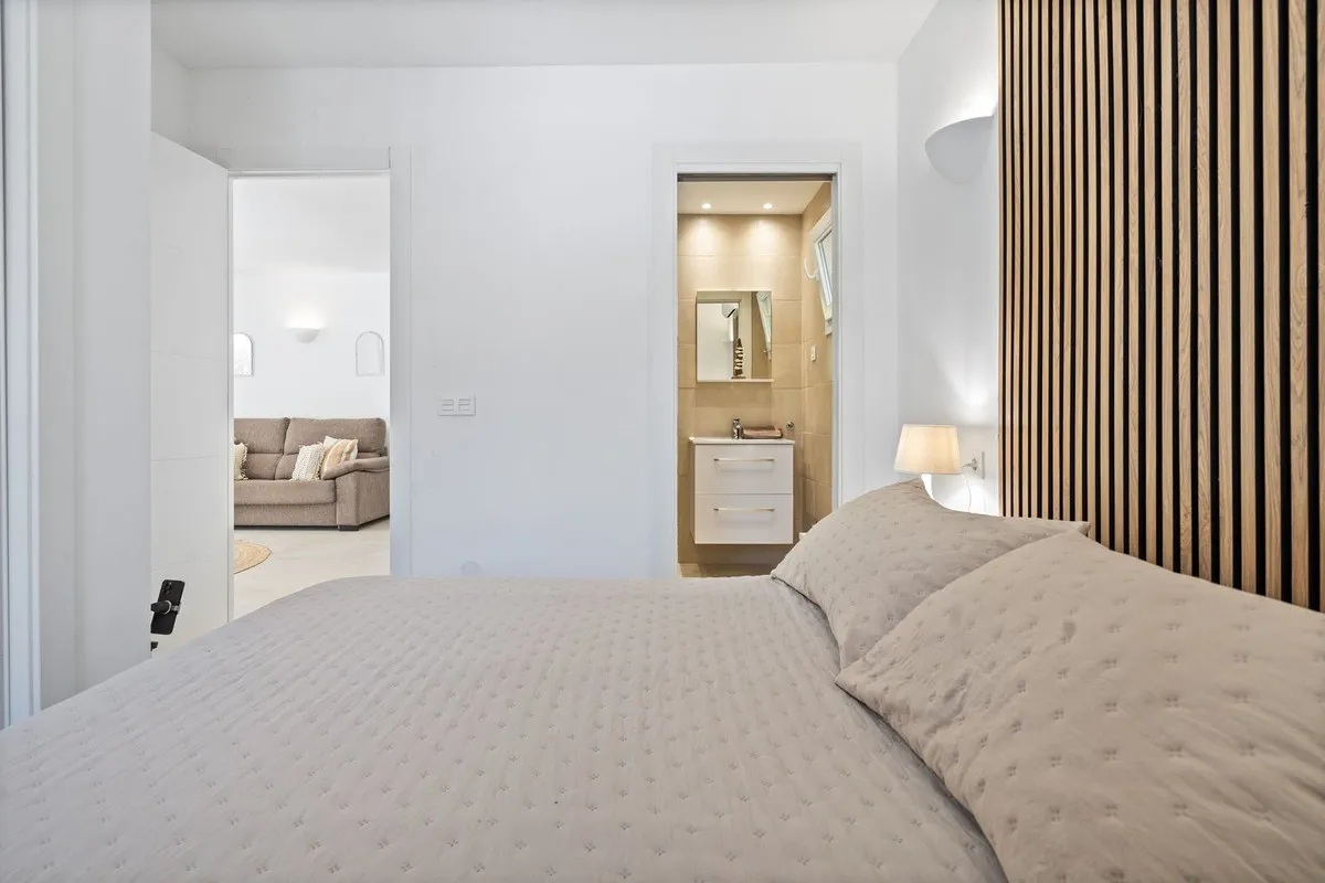 97fb5659-e240-4150-8fff-7c1ff28348a9